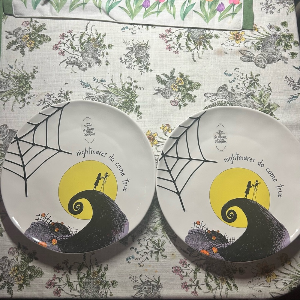 Disney NIGHTMARE BEFORE CHRISTMAS Jack & Sally Dinner Plates Set of 2 Halloween